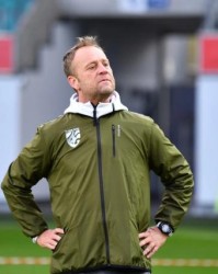 开云下载-泰国主帅：对阵中国不踢防守足球 11月目标拿6分