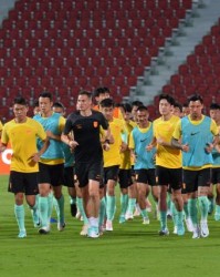 开云官方-分析复盘热身出现的问题 国足全面转入技战术演练