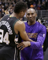 科比给字母哥的MVP+冠军挑战都已完成！雄鹿纪念曼巴日晒图致敬